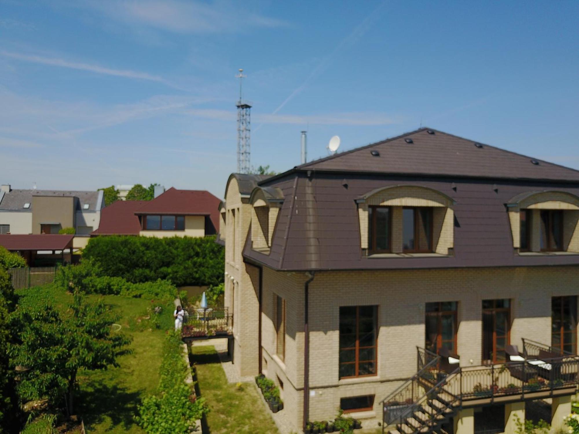Villa Homestay Nad Helmrovkou Прага Экстерьер фото