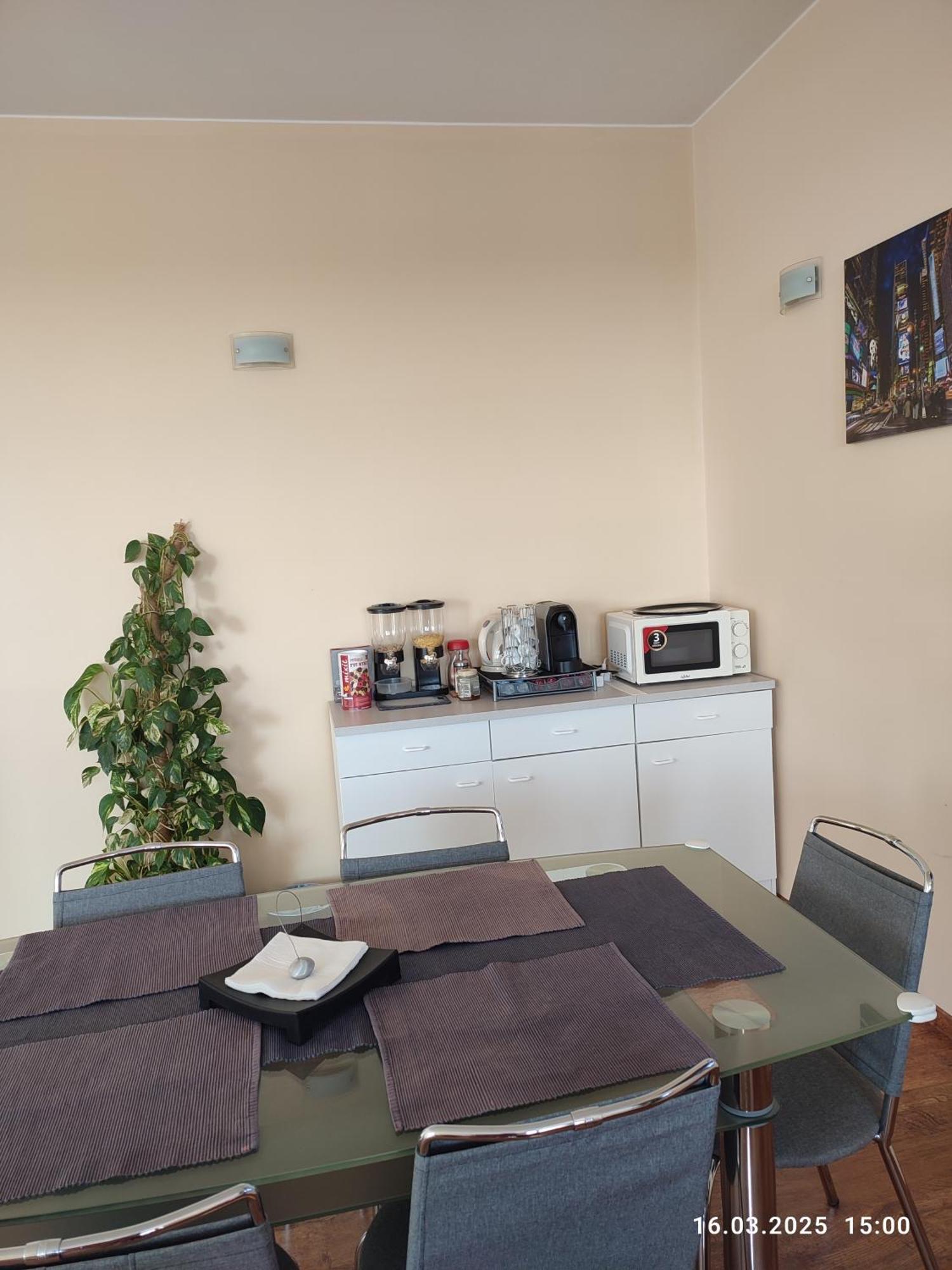 Villa Homestay Nad Helmrovkou Прага Экстерьер фото