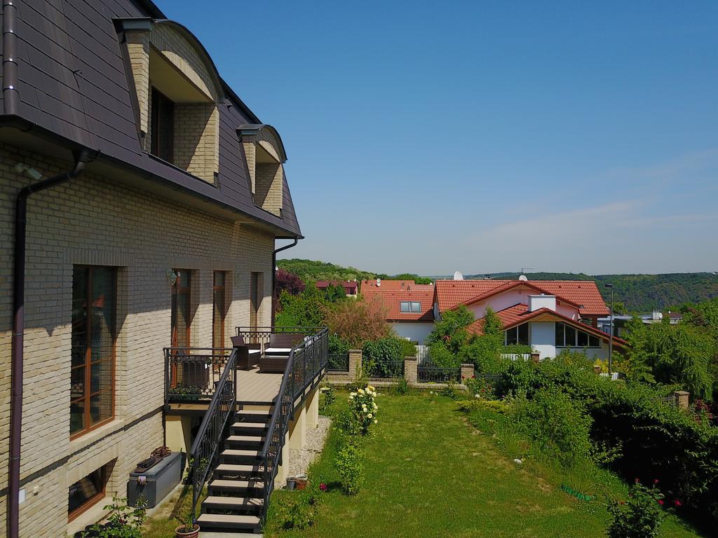 Villa Homestay Nad Helmrovkou Прага Экстерьер фото