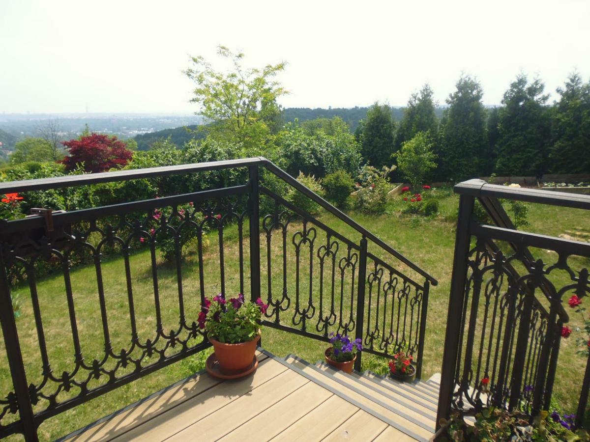 Villa Homestay Nad Helmrovkou Прага Экстерьер фото